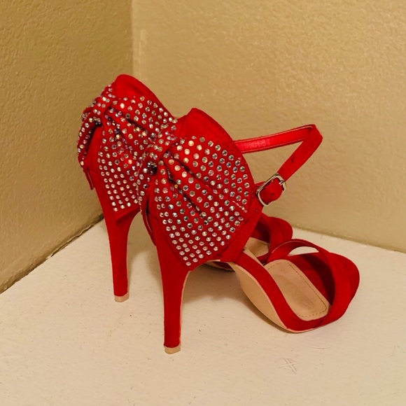 mackinj Shoes - 🚨50% OFF FLASH SALE🚨 Red Studded BowBack Heels